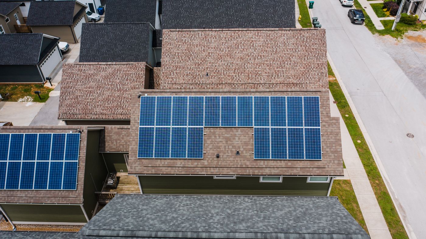 Panneaux photovoltaïques sur des toitures